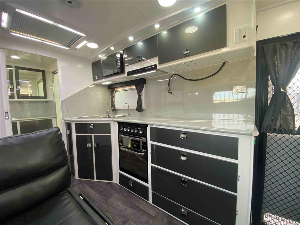2015 PARAMOUNT VOGUE Caravan