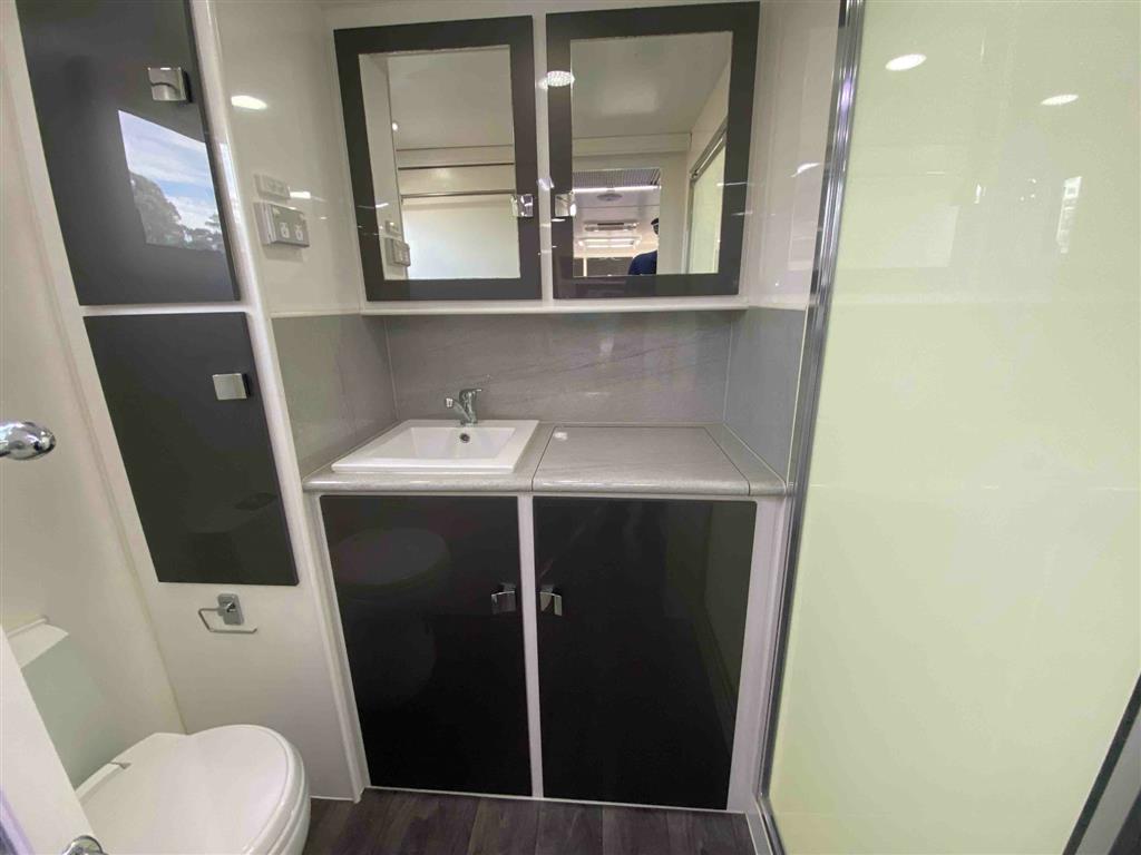 2015 PARAMOUNT VOGUE Caravan