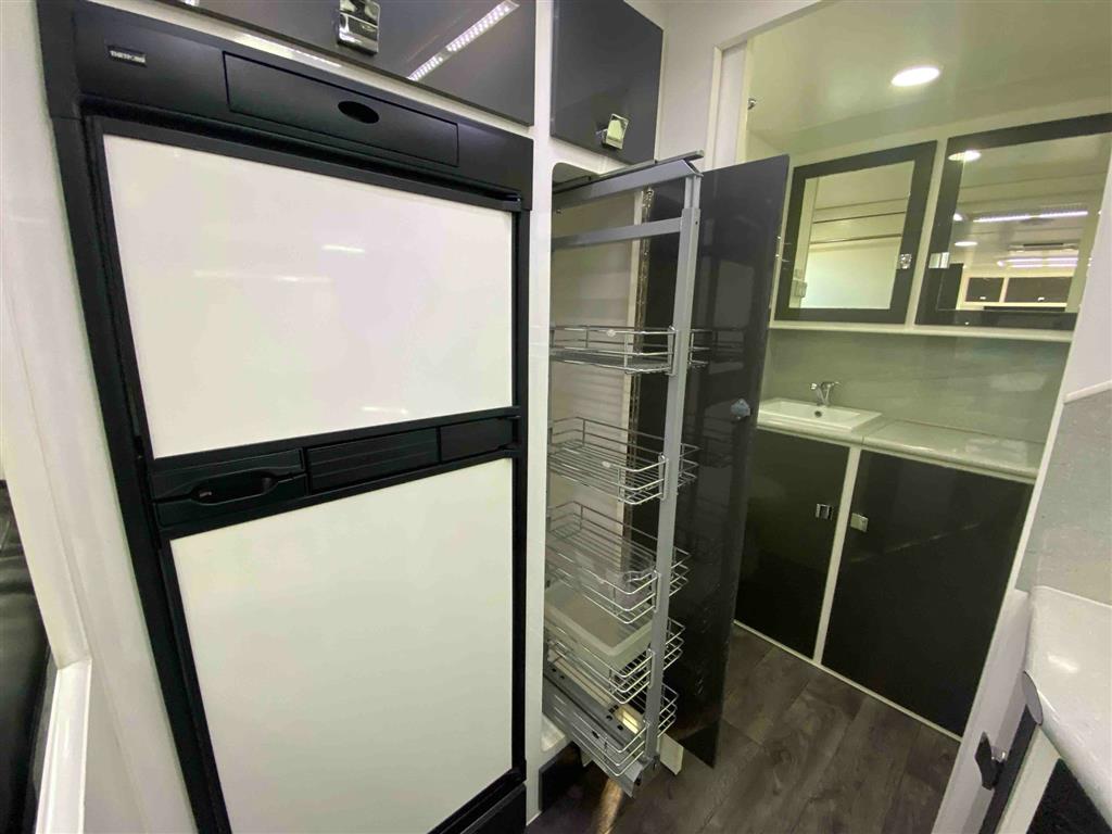 2015 PARAMOUNT VOGUE Caravan