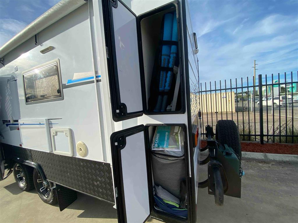 2015 PARAMOUNT VOGUE Caravan