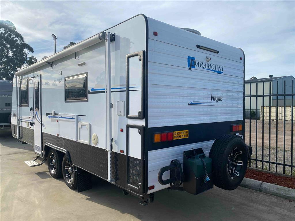 2015 PARAMOUNT VOGUE Caravan