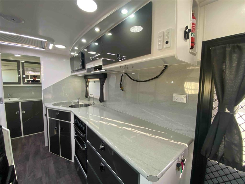 2015 PARAMOUNT VOGUE Caravan