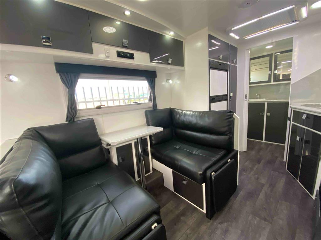 2015 PARAMOUNT VOGUE Caravan
