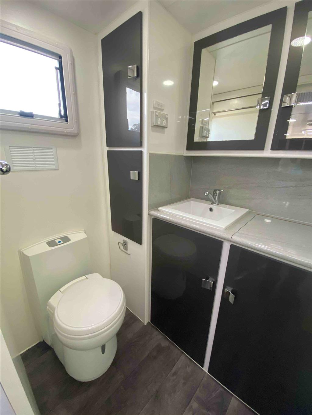 2015 PARAMOUNT VOGUE Caravan