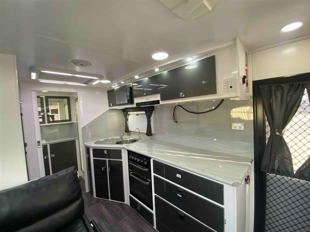 2015 PARAMOUNT VOGUE Caravan