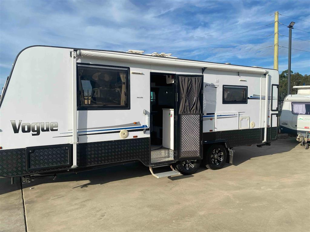 2015 PARAMOUNT VOGUE Caravan