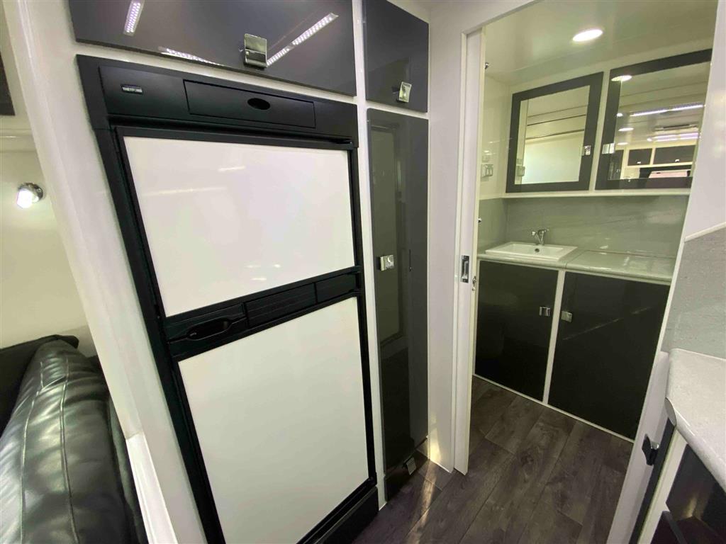 2015 PARAMOUNT VOGUE Caravan