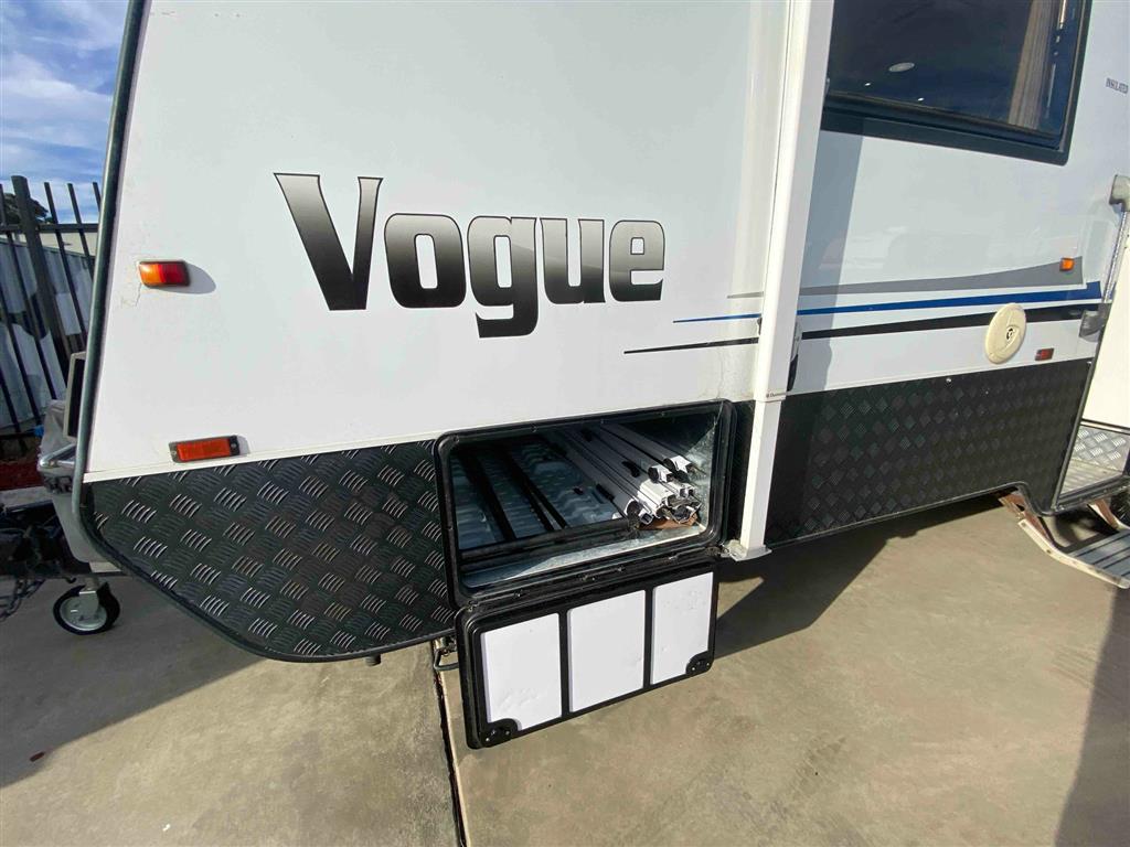 2015 PARAMOUNT VOGUE Caravan