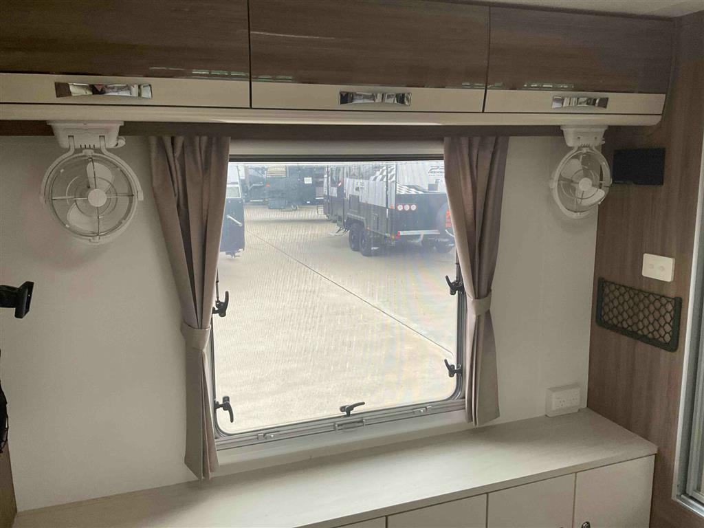 2017 JAYCO SILVERLINE Caravan 24.75-3