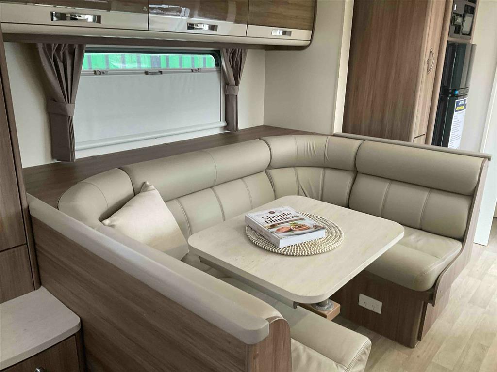 2017 JAYCO SILVERLINE Caravan 24.75-3