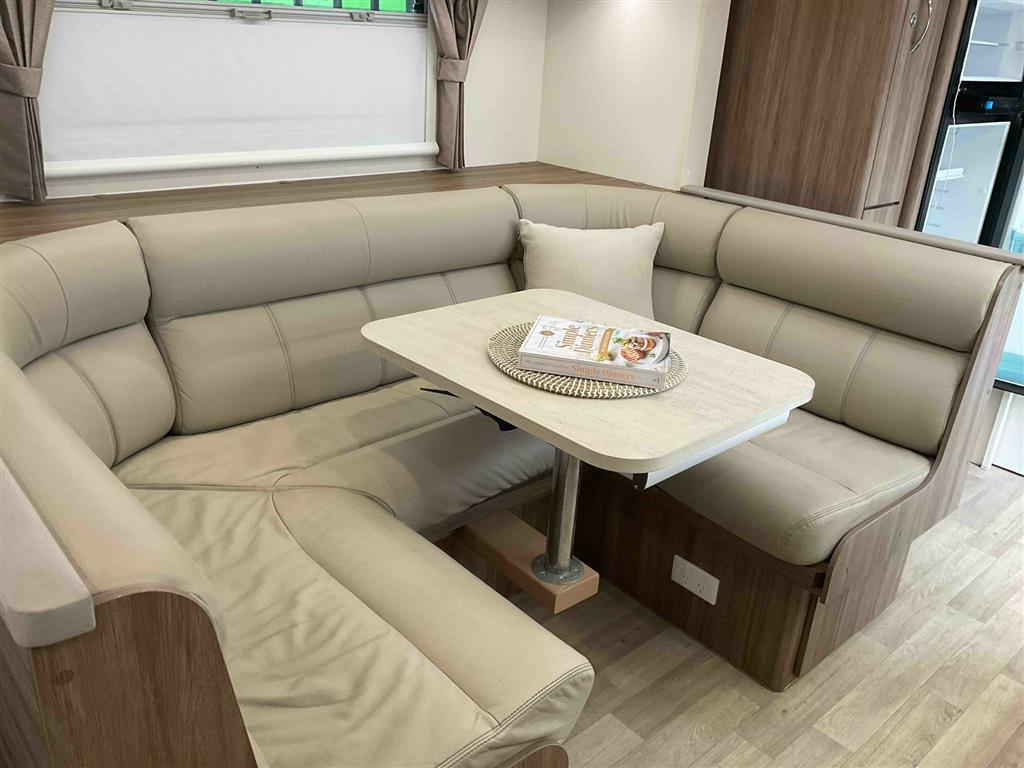 2017 JAYCO SILVERLINE Caravan 24.75-3