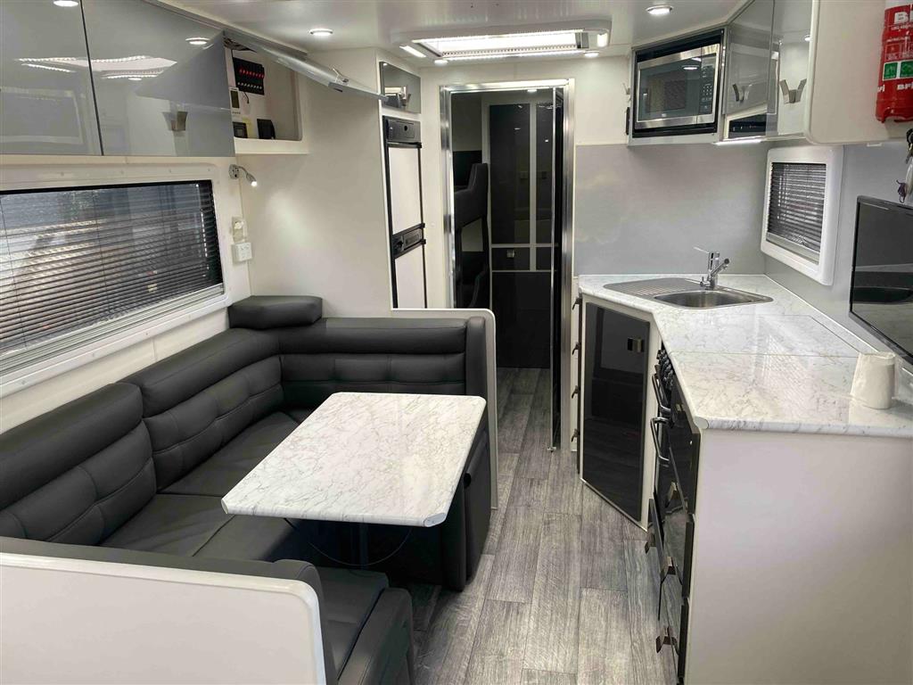 2019 VACATIONER ROADTRACKER CARAVAN