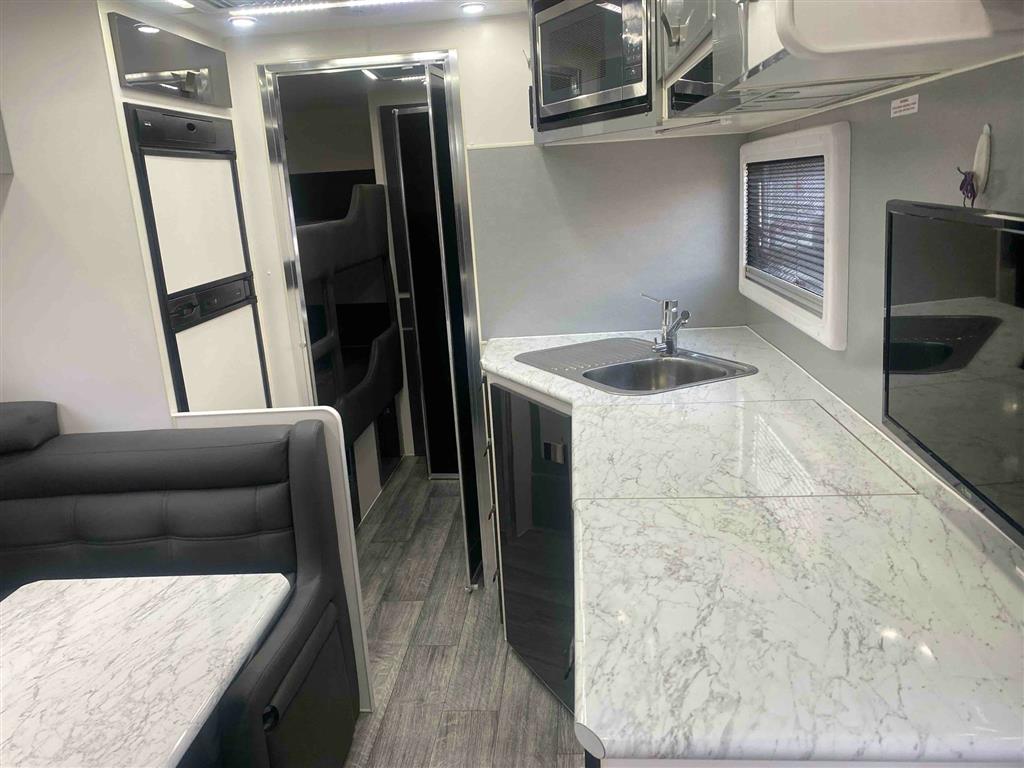 2019 VACATIONER ROADTRACKER CARAVAN