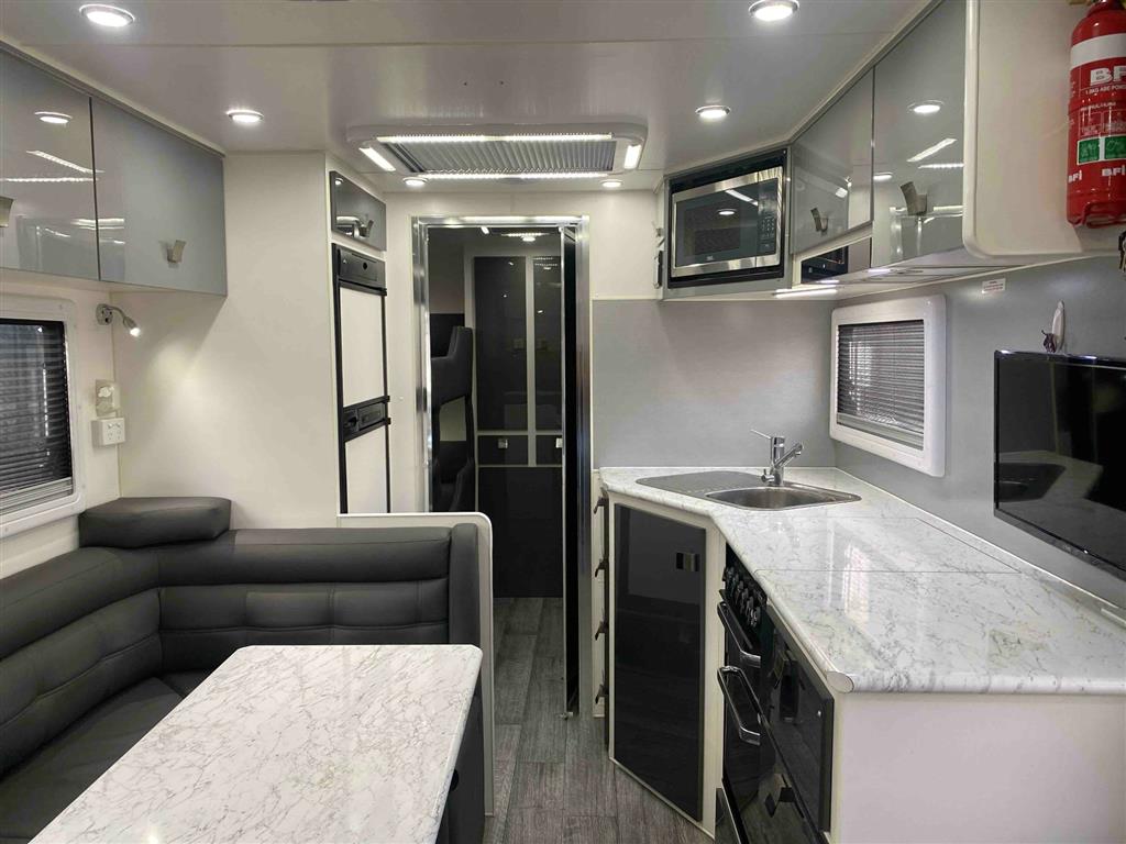 2019 VACATIONER ROADTRACKER CARAVAN