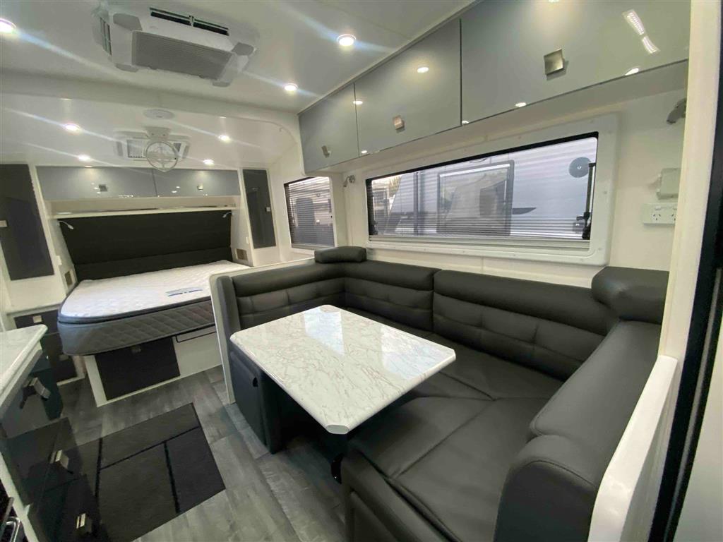 2019 VACATIONER ROADTRACKER CARAVAN