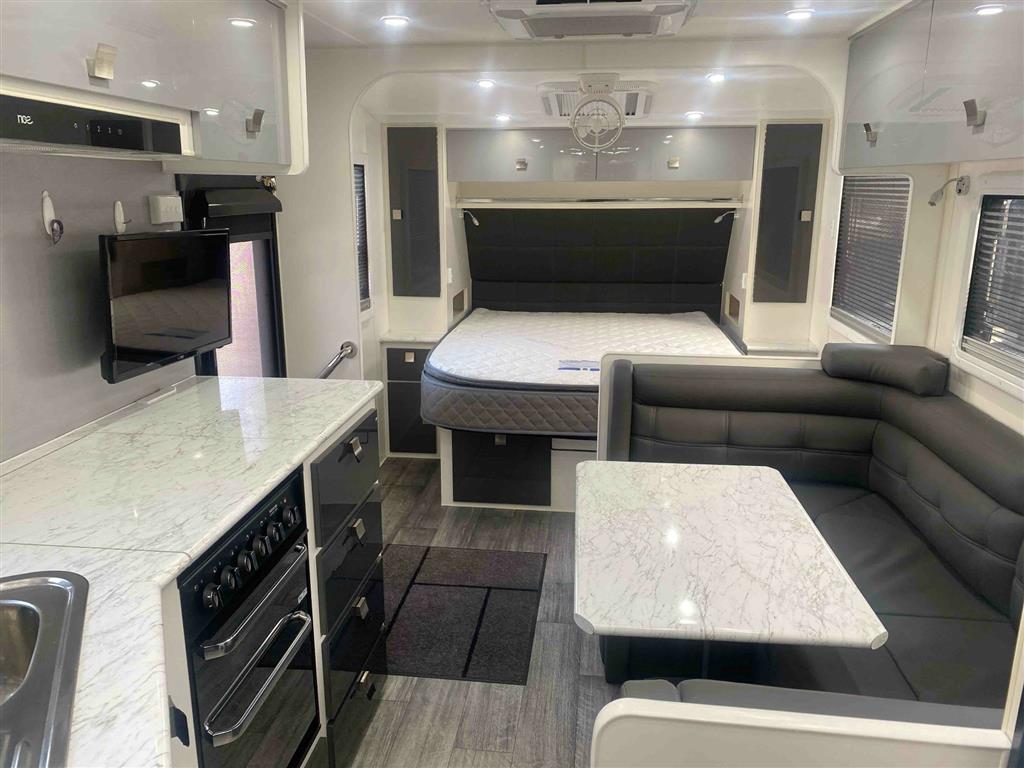 2019 VACATIONER ROADTRACKER CARAVAN