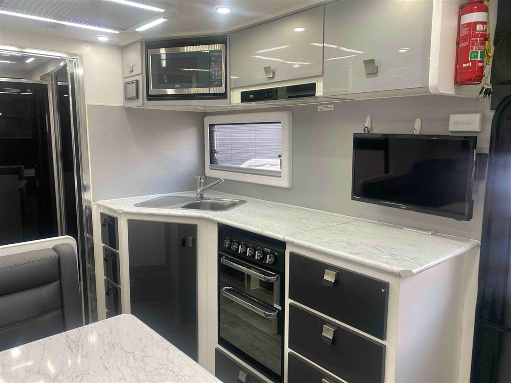 2019 VACATIONER ROADTRACKER CARAVAN