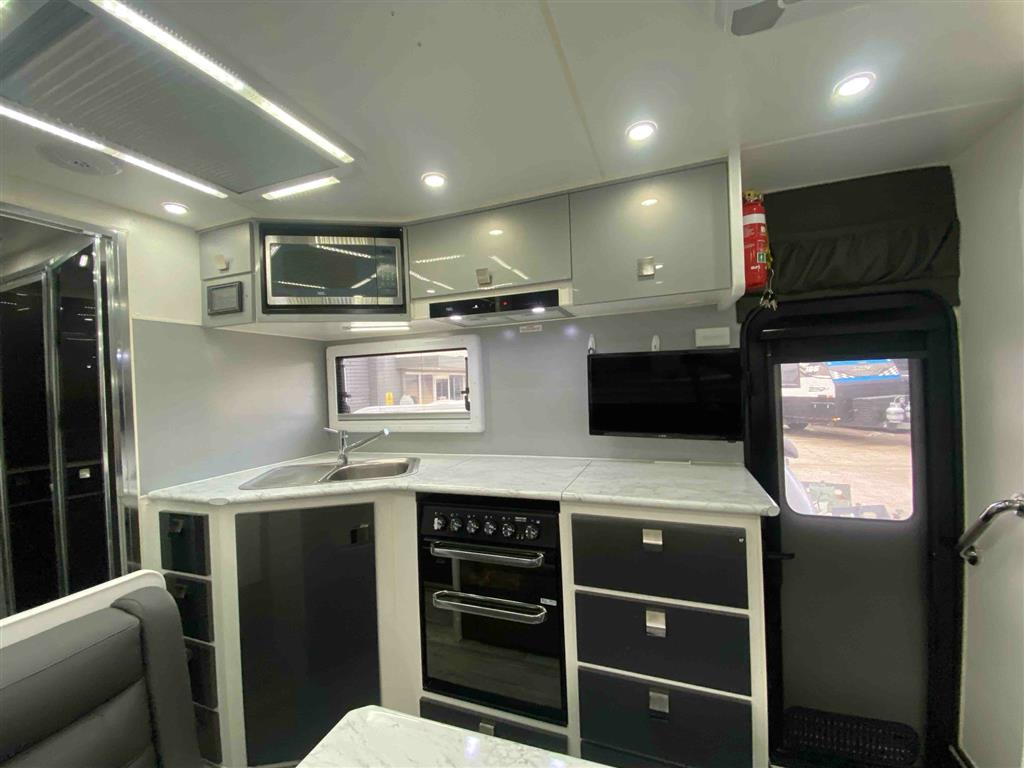 2019 VACATIONER ROADTRACKER CARAVAN