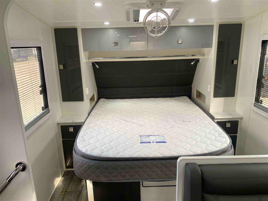 2019 VACATIONER ROADTRACKER CARAVAN
