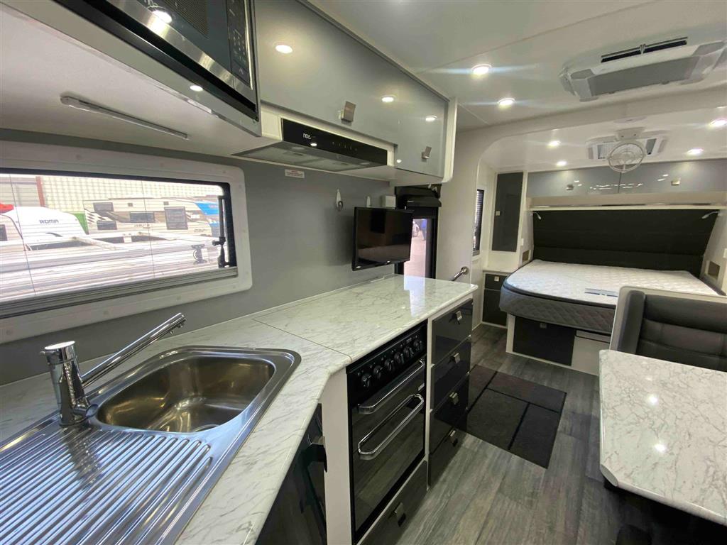 2019 VACATIONER ROADTRACKER CARAVAN