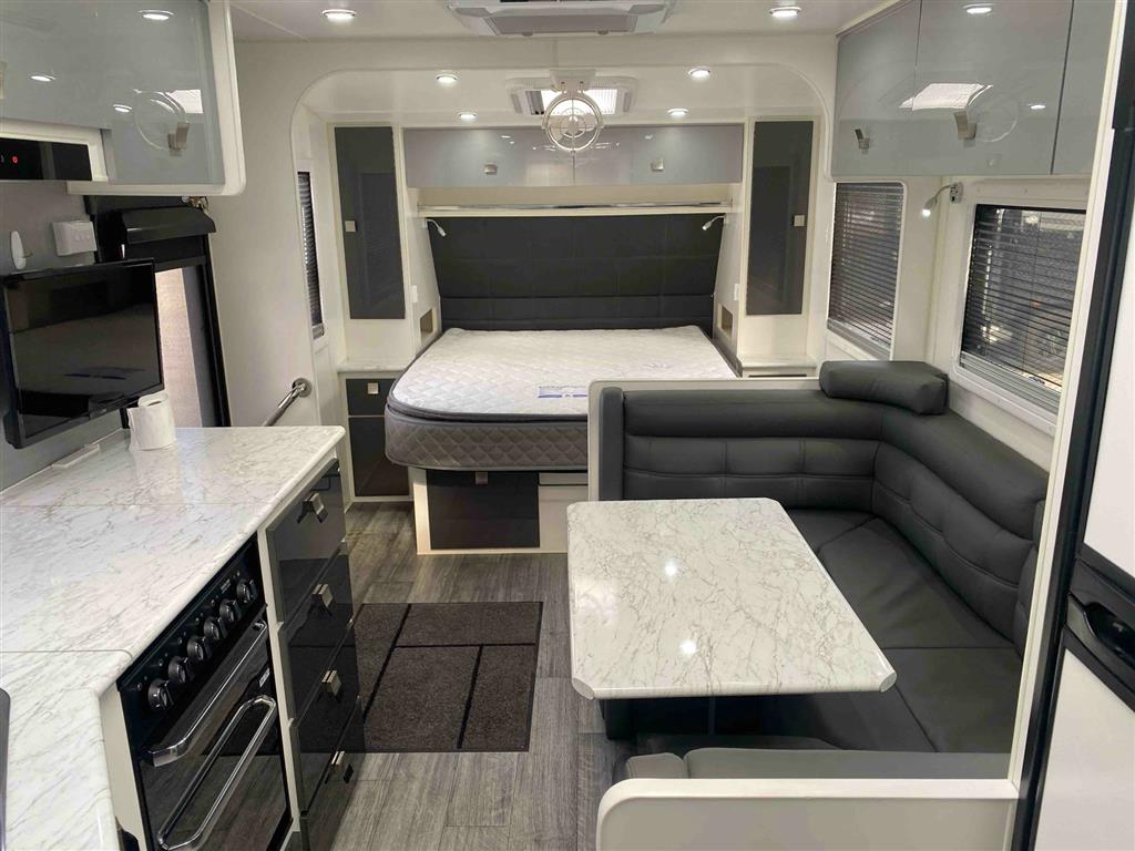 2019 VACATIONER ROADTRACKER CARAVAN