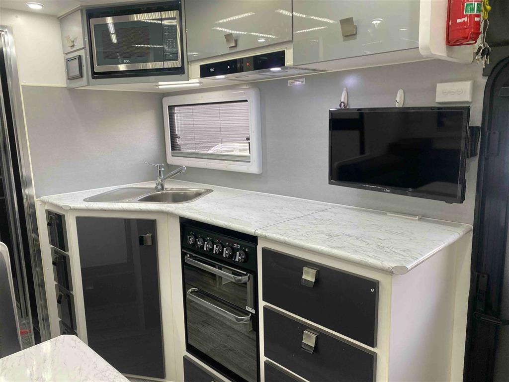 2019 VACATIONER ROADTRACKER CARAVAN