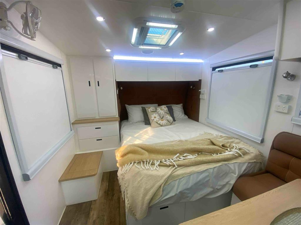 2025 HURRICANE FAMILY TUFF RIDER CARAVAN