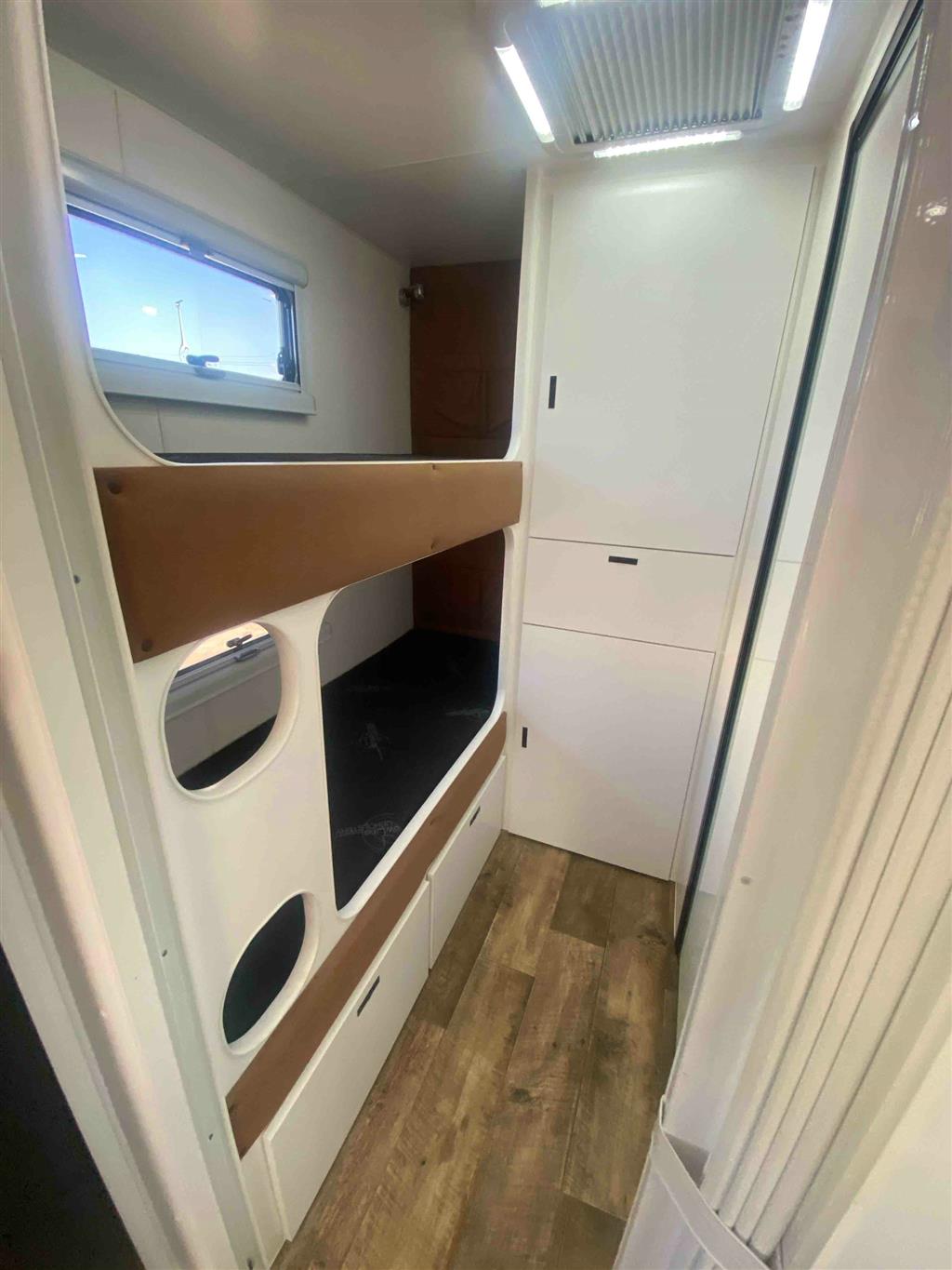 2025 HURRICANE FAMILY TUFF RIDER CARAVAN