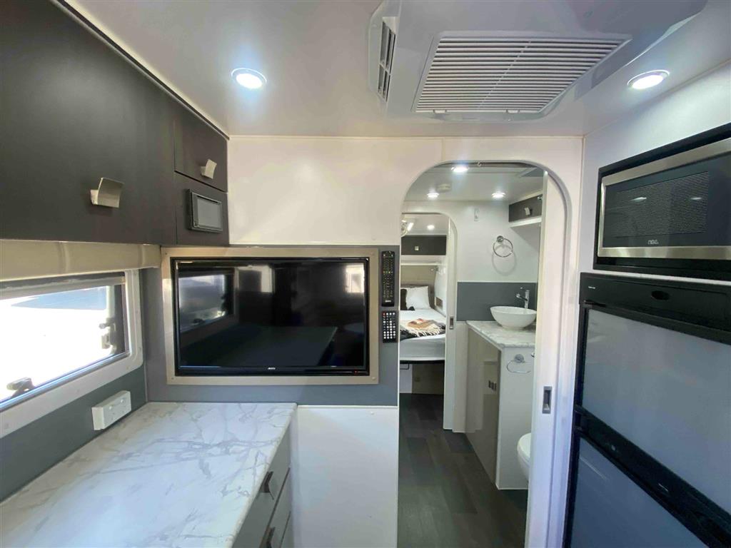 2019 Vacationer Roadtracker Caravan Club Lounge