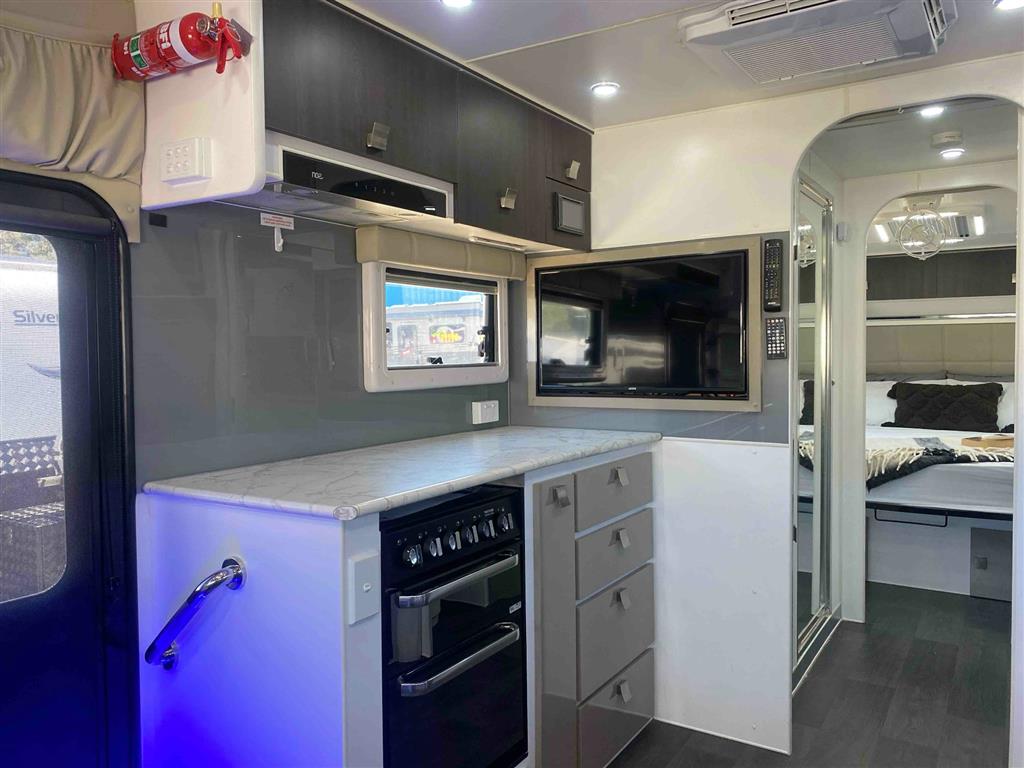 2019 Vacationer Roadtracker Caravan Club Lounge