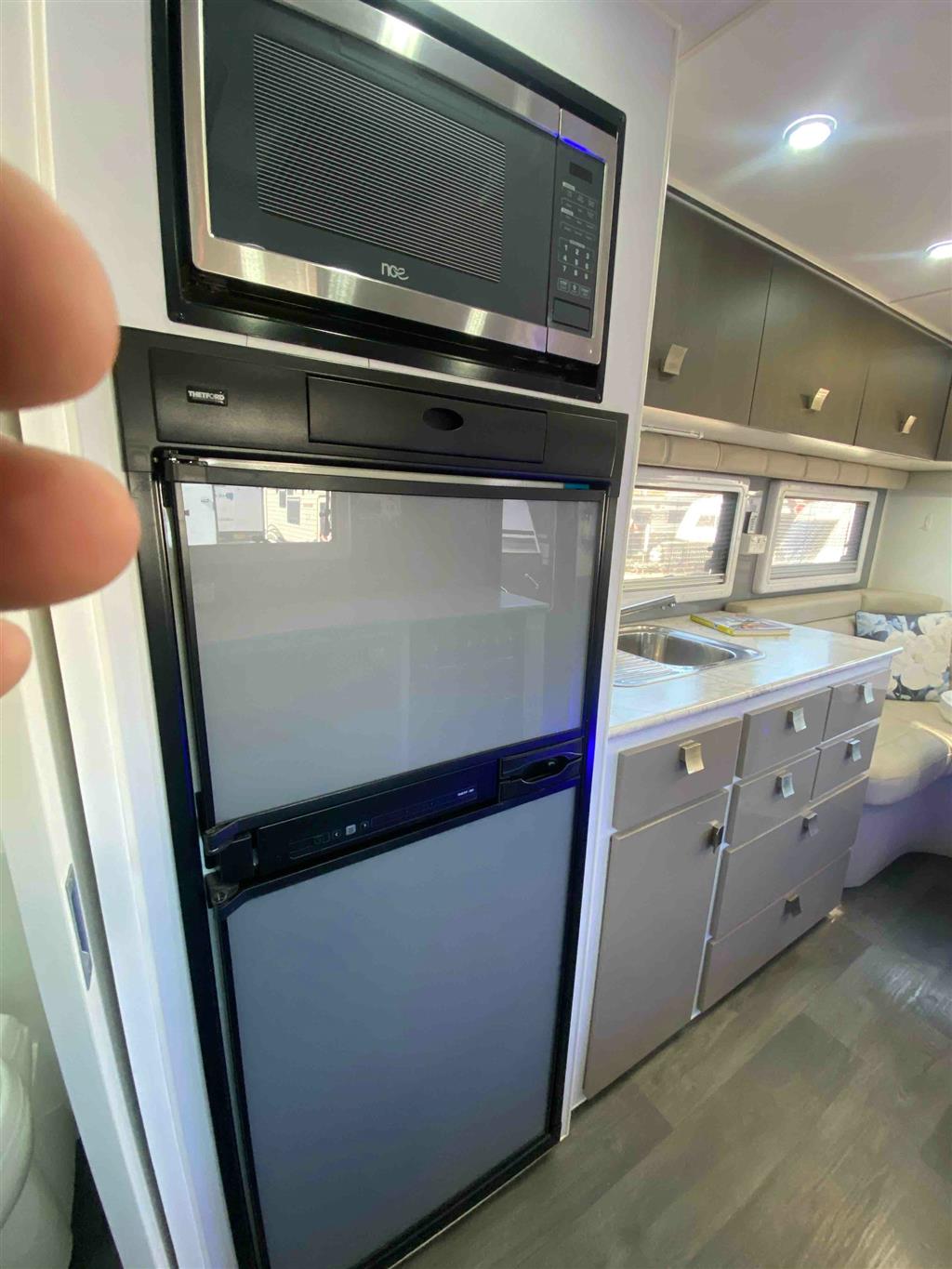 2019 Vacationer Roadtracker Caravan Club Lounge