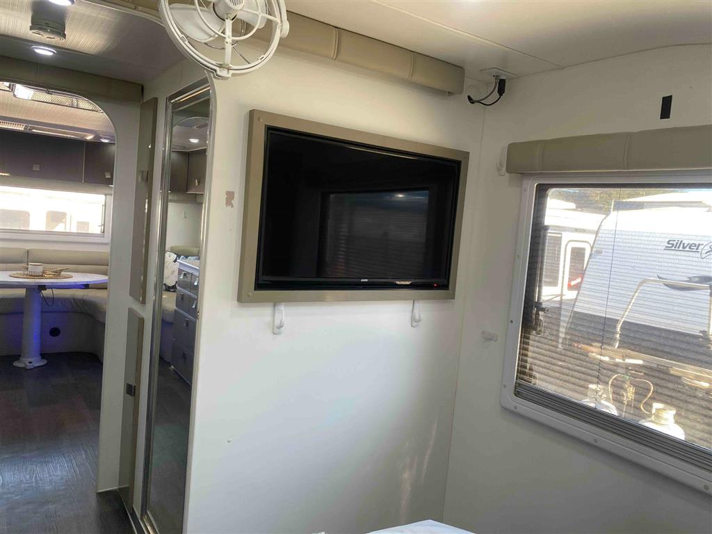 2019 Vacationer Roadtracker Caravan Club Lounge