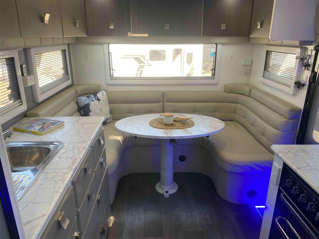 2019 Vacationer Roadtracker Caravan Club Lounge