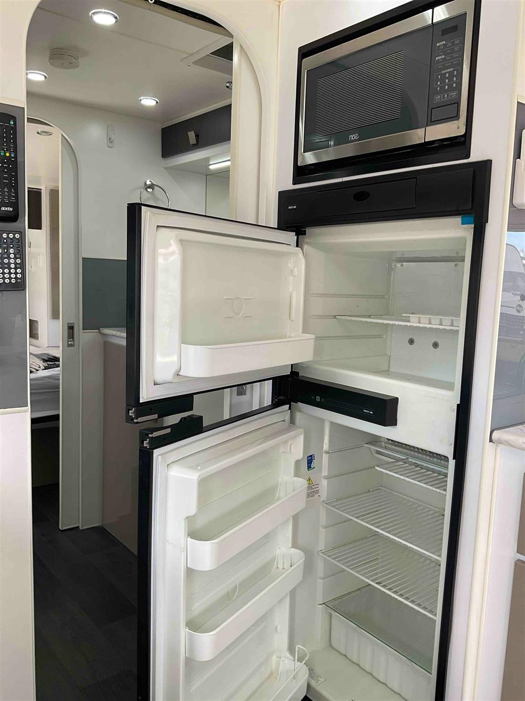 2019 Vacationer Roadtracker Caravan Club Lounge