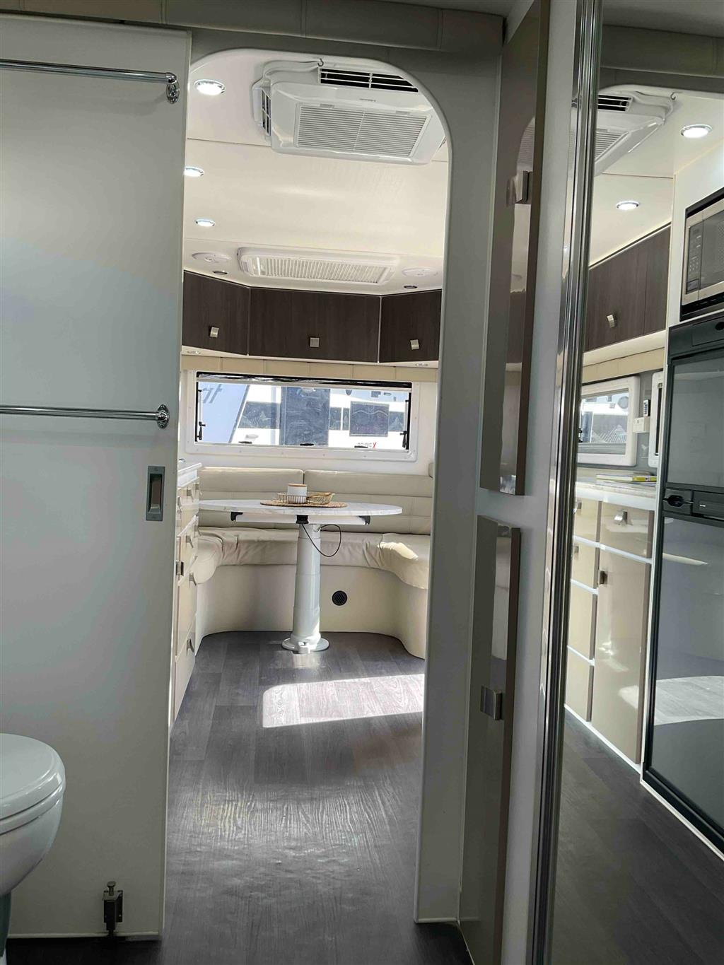 2019 Vacationer Roadtracker Caravan Club Lounge