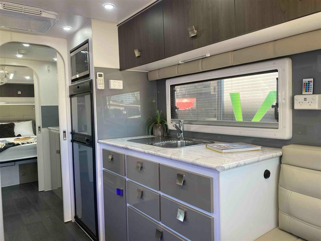 2019 Vacationer Roadtracker Caravan Club Lounge