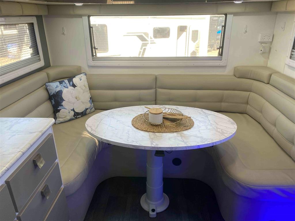 2019 Vacationer Roadtracker Caravan Club Lounge