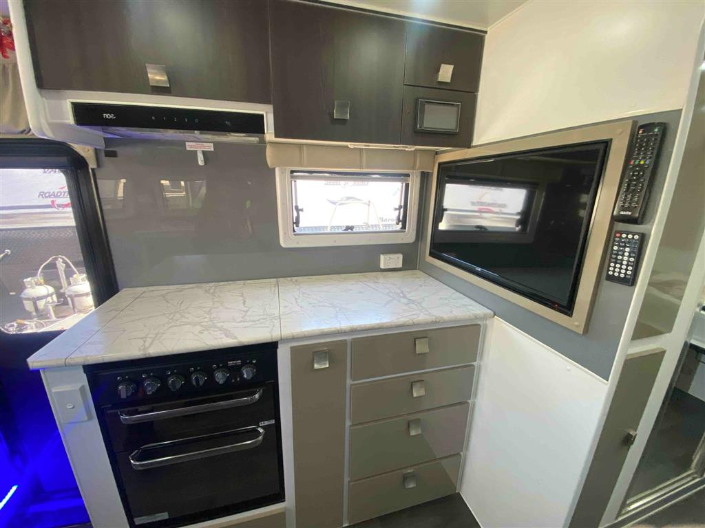 2019 Vacationer Roadtracker Caravan Club Lounge