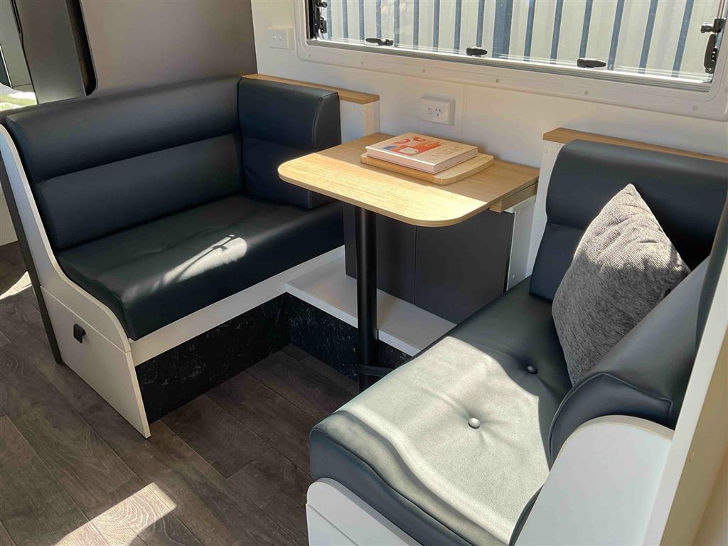 2023 NEW AGE MANTA RAY Caravan