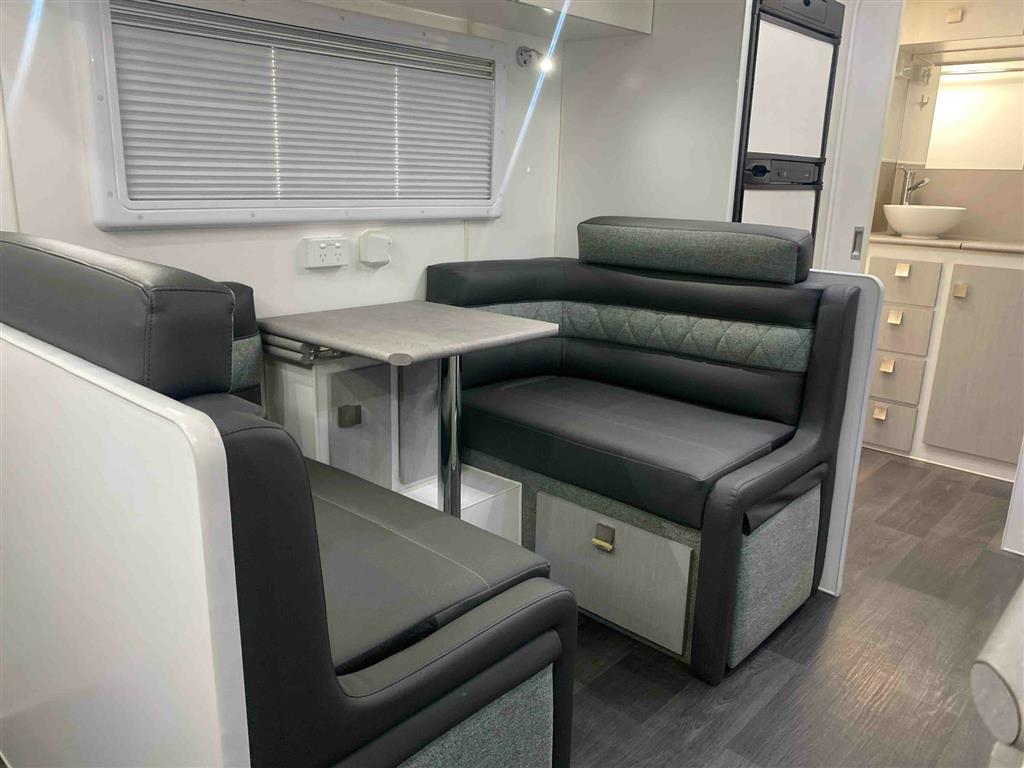 2019 VACATIONER ROADTRACKER CARAVAN