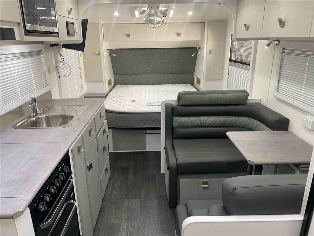 2019 VACATIONER ROADTRACKER CARAVAN