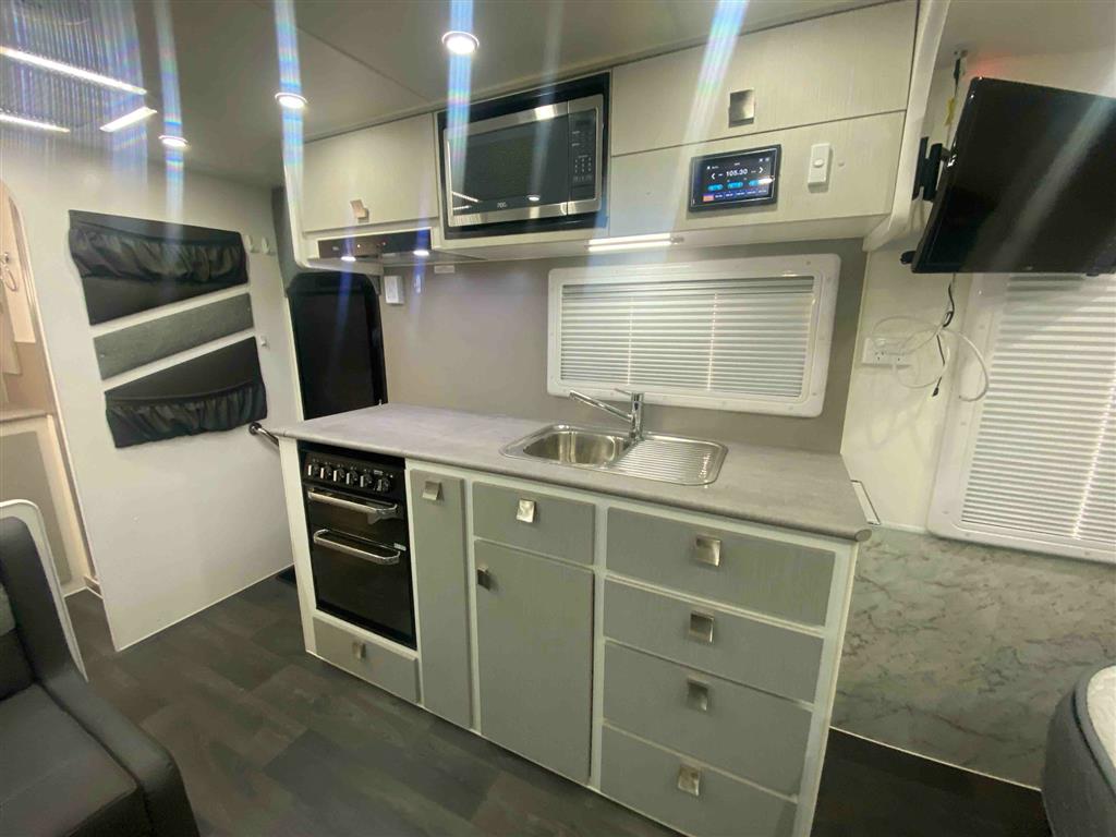 2019 VACATIONER ROADTRACKER CARAVAN