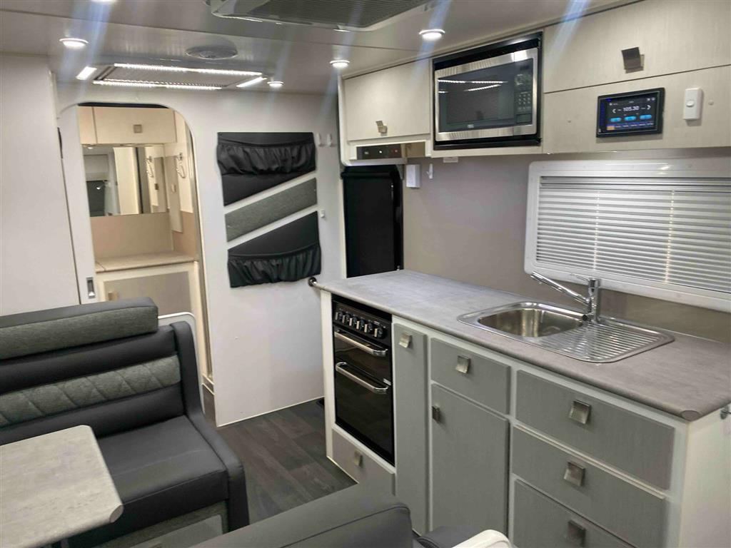 2019 VACATIONER ROADTRACKER CARAVAN