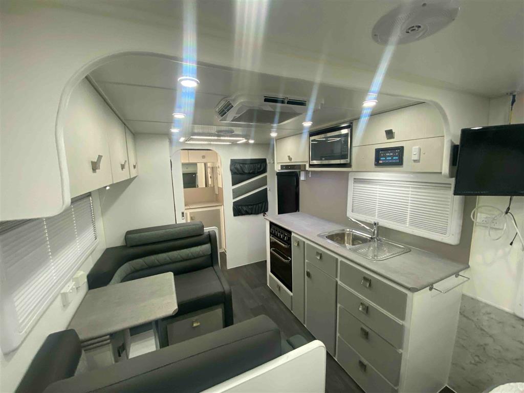 2019 VACATIONER ROADTRACKER CARAVAN
