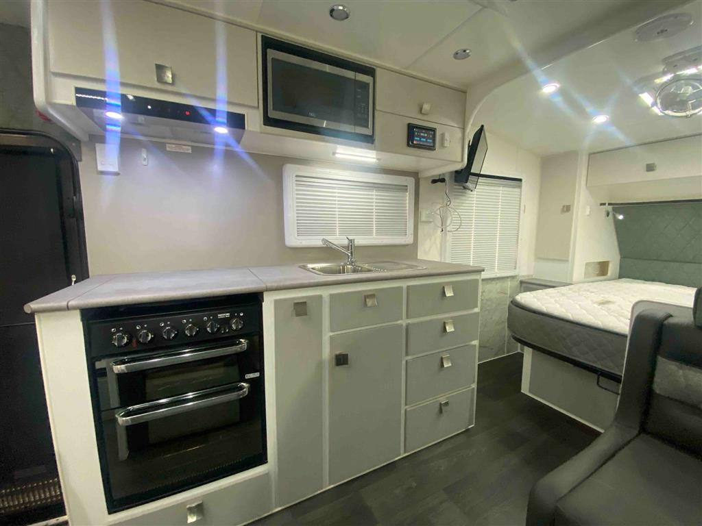 2019 VACATIONER ROADTRACKER CARAVAN