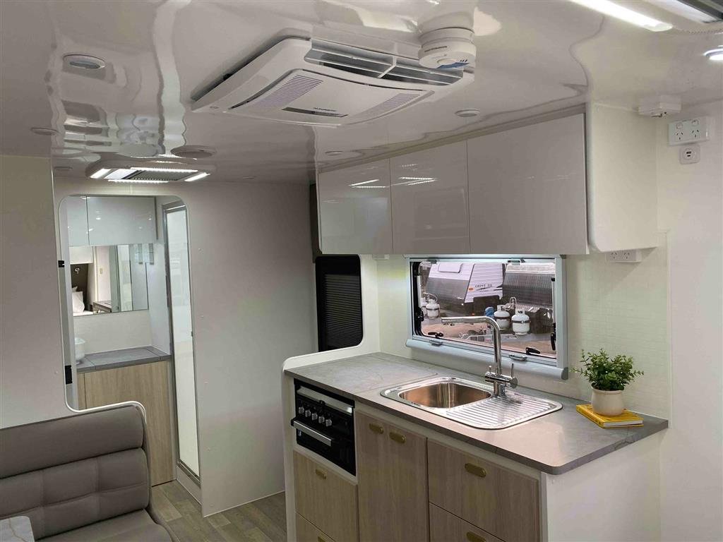 2026 HURRICANE STORM RIDER Caravan