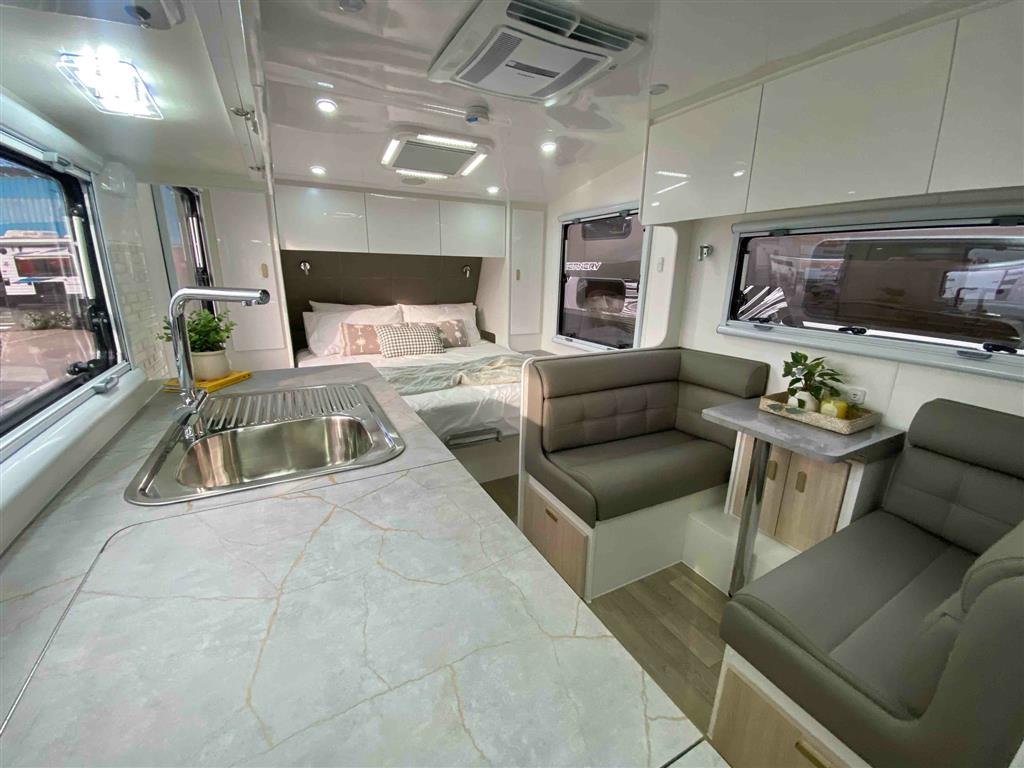 2026 HURRICANE STORM RIDER Caravan