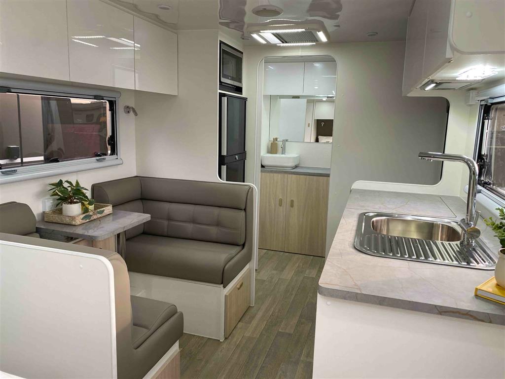 2026 HURRICANE STORM RIDER Caravan