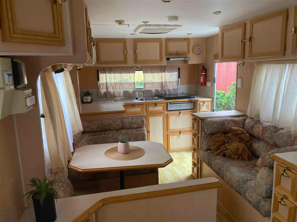 2003 MADISON SILHOUETTE Caravan