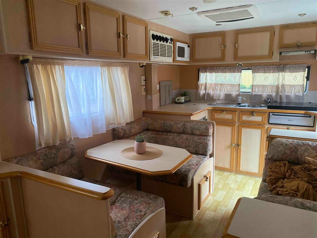 2003 MADISON SILHOUETTE Caravan
